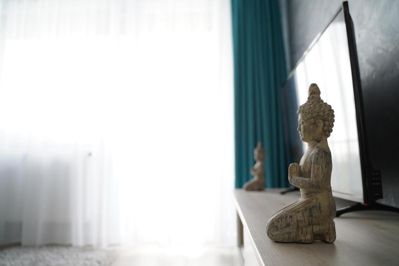 Silence Appartments Орадя Экстерьер фото